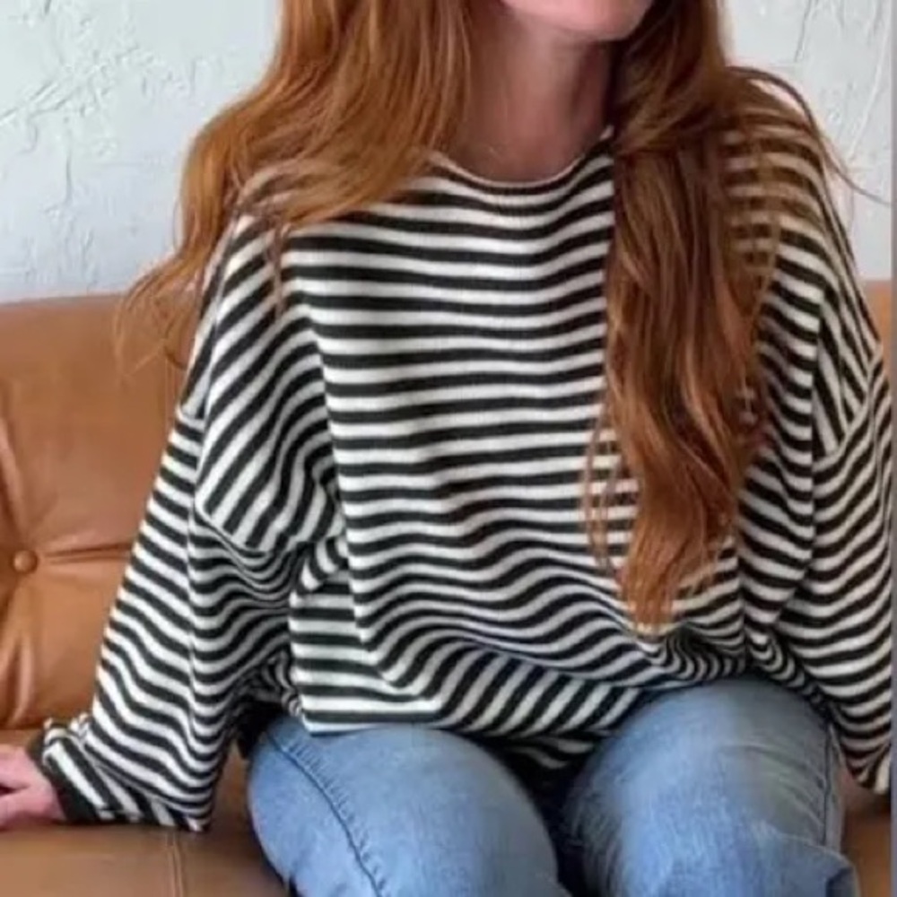 Carly Jean Los Angeles Wesley Sweater Black/White Striped Oversized OS EUC - Picture 2 of 8